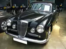 Lancia Aurelia B20 GT Serie II. 1950 - 1958. Das Coupe wurde in insgesamt sechs Serien hergestellt. Hier wurde ein Modell der zweiten Serie (Baujahr 1952) abgelichtet. Der 2.5l V6-motor leistet 112 PS. Von diesem schicken Coupe wurden, verteilt auf die sechs Serien, 3.111 Einheiten Serien produziert. Classic Remise Düsseldorf am 26.05.2018.