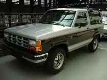 Ford Bronco der vierten Generation. Dieser Bronco stammt aus dem Jahr 1990 und wurde ursprünglich in die Schweiz ausgeliefert. Classic Remise Düsseldorf am 27.05.2018.
