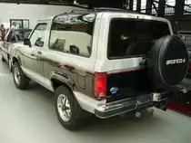Heckansicht eines Ford Bronco der vierten Generation aus dem Jahr 1990. Classic Remise Düsseldorf am 27.05.2018.