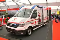 Österreichisches Rotes Kreuz VW Crafter RTW am 18.05.18 auf der RettMobil in Fulda