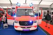 Der neue Mercedes Benz Sprinter RTW mit Gute Sonderfahrzeuge Aufbau am 18.05.18 auf der RettMobil in Fulda