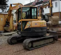 =Ammann Yanmar Vio 75 steht auf einer Baustelle in Taunusstein-Wehen im Mai 2016