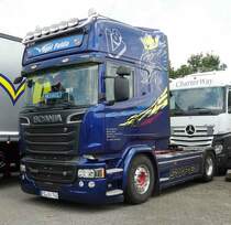 =Scania-Sattelzugmaschine R 580 der Spedition Vogel steht im Mai 2018 auf dem Rasthof Fulda Nord