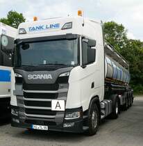 =Scania-Tankzug von TANK LINE steht im Mai 2018 auf dem Rasthof Fulda Nord