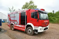 Mercedes Benz Atego mit Rosenbauer AT Aufbau Vorführfahrzeug am 18.05.18 auf der RettMobil in Fulda
