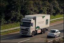 Volvo FH12 480PS ist fr BSELER GOLDSCHMAUS  Unser Nahrungsmittel bietet Sicherheit von der Zucht bis zur Ladentheke  unterwegs. (25.09.2008)