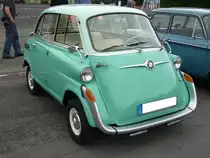 BMW 600. 1957 - 1959. Beim 600´er handelt es sich, um einen aus der Isetta entwickelten Viersitzer, mit nur einer hinteren Seitentür auf der rechten Fahrzeugseite. Im Fahrzeugheck ist der aus dem BMW 600 Motorrad bekannte 2-Zylinderboxermotor mit 582 cm³ Hubraum und 19,5 PS verbaut. Von diesem Modell verkaufte BMW während der dreijährigen Produktionszeit 34.318 Einheiten zum Preis von DM 3985,00. Kleinwagentreffen Krefeld am 31.05.2018.