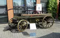 =Handdruckspritze der Feuerwehr Künzell, ausgestellt beim  Roten Sommer  2018 in Fulda.
Die Spritze wurde 1884 in Dienst gestellt und durch die Firma Paul Keil aus Fulda gefertigt.