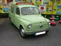 Frontansicht eines Seat 600 Formichetta. 1961 - 1966. Kleinwagentreffen Krefeld am 31.05.2018.