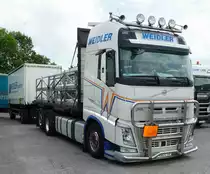 =Volvo-Hängerzug der Spedition  WEIDLER  rastet auf dem Autohof Fulda Nord im Mai 2018