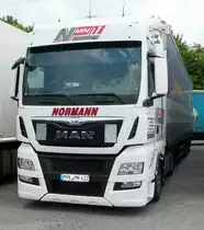 =MB Actros von  NORMANN  rastet auf dem Autohof Fulda Nord im Mai 2018