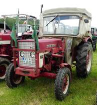 =IHC 353, gesehen bei den Schlepperfreunden Auenberg im Mai 2018