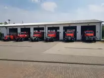 Ehemalige Waldbrandlöschfahrzeuge in der Feuerwache in Rehfelde bei Strausberg kurz vor dem Start zum 7.Tankertreffen in Weißwasser am 01.06.2018.Die TLF15/G5 sind alle noch Betriebsbereit.