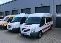 Zwei Die Johanniter Hanau Ford Transit am 03.06.18 beim Tag der offenen Tür im Gefahrenabwehrzentrum Hanau 