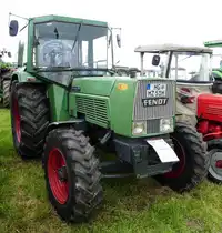 =Fendt Farmer 105 S, ausgestellt bei den Schlepperfreunden Auenberg im Mai 2018