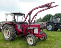 =IHC 844 S, ausgestellt bei den Schlepperfreunden Auenberg im Mai 2018