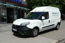 =Fiat Doblo von  transmed  steht vor einer Apotheke in Fulda-Lehnerz im Juni 2018