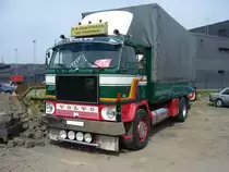 Volvo F88 Pritschen LKW aus dem Jahr 1976. Aus 10.000 cm³ Hubraum leistet dieser LKW 260 PS. Oldtimertreffen an der  AltenDreherei  in Mülheim an der Ruhr am 16.06.2018.
