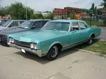 Oldsmobile Delta 88 Sedan des Modelljahres 1965. Oldtimertreffen an der  Alten Dreherei  in Mülheim an der Ruhr am 16.06.2018.
