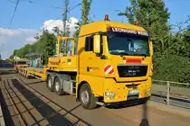 Leohnard Weiss MAN TGX Schwertransporter am 16.06.18 in Frankfurt am Main 