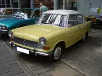 Lloyd LP 900 Arabella. 1959 - 1963. Die  Arabella  war optisch und technisch gut gelungen. Aber wie so oft im Borgward Konzern zu überstürzt und daher nicht besonders ausgereift auf den Markt gebracht worden. Das war dem Ruf des Modells nicht besonders träglich. Es gab die Modelle Arabella und ab 1960 zusätzlich die Arabella de Luxe. Im November 1960 schlug eine Arabella mit ein Kaufpreis von DM 5230,00 zu Buche und das de Luxe Modell DM 5730,00. Der Vierzylinderboxermotor aus Leichtmetall hat einen Hubraum von 897 cm³. Während er in der Arabella 38 PS leistet, kommt die Arabella de Luxe durch eine andere Vergaserbestückung auf eine Leistung von 45 PS. Die Limousine wurde kurz vor dem wirtschaftlichen Zusammenbruch des Unternehmens in Borgward Arabella umgetauft. Oldtimertreffen an der  Alten Dreherei  in Mülheim an der Ruhr am 16.06.2018. 
