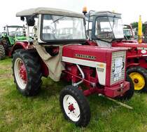 =IHC 323, ausgestellt bei den Schlepperfreunden Auenberg im Mai 2018