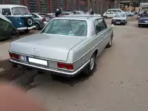 Heckansicht eines Mercedes Benz W114 280 CE Coupe. Oldtimertreffen an der  Alten Dreherei  am 17.06.2018 in Mülheim an der Ruhr.