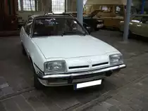 Opel Manta B. 1975 - 1988. Der Manta B wurde zeitgleich mit dem Ascona B vorgestellt, blieb aber aufgrund seiner Verkaufserfolge sieben Jahre länger im Programm. Der Wagen war in etlichen Motorisierungen lieferbar. Das familientaugliche Coupe wurde 534.634 mal gebaut. Oldtimertreffen an der  Alten Dreherei  in Mülheim an der Ruhr am 16.06.2018.