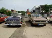 Der Opel Rekord P2 aus dem Jahr 1960 und der VW Golf 1 CL des Veröffentlichers stehen auf dem Oldtimertreffen an der  Alten Dreherei  am 16.06.2018 in Mülheim an der Ruhr nebeneinander.