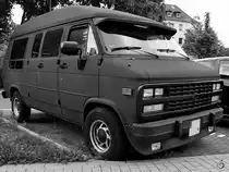 Ein Chevrolet Van parkt im Juni 2018 im Dortmunder Stadtzentrum.