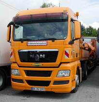 =MAN-Sattelzug steht im Mai 2018 am Rasthof Fulda-Nord