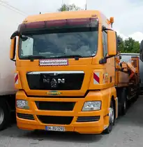 =MAN-Sattelzug steht im Mai 2018 am Rasthof Fulda-Nord