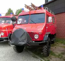 =Unimog als Feuerwehrfahrzeug, ausgestellt beim  Roten Sommer  2018 in Fulda. Die zweitägige Veranstaltung  Roter Sommer  erinnert an die Bedeutung der vielen Hilfsorganisationen. Mai 2018