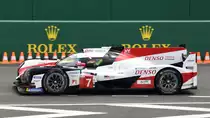 Nr.7 Toyota Gazoo Racing, Toyota TS050 Hybrid LMP1, Fahrer: Mike Conway, Japan Kamui Kobayashi & José María López. Am 16.Juni 2018 auf der Ausfahrt der Boxengasse, zur Startaufstellung der 86. 24-Stunden-Rennen von Le Mans