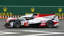 Nr.8 Toyota Gazoo Racing, Toyota TS050 Hybrid LMP1, Fahrer: Sébastien Buemi, Kazuki Nakajima & Fernando Alonso. Am 16.Juni 2018 auf der Ausfahrt der Boxengasse, zur Startaufstellung der 86. 24-Stunden-Rennen von Le Mans