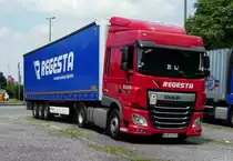 =DAF XF-Sattelzug der Spedition REGESTA rastet an der A 7 im Juni 2018