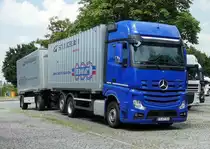 =MB Actros-Hängerzug rastet an der A 7 im Juni 2018