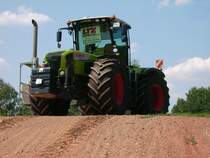 Auch Class hatte ein Monstrum ausgestellt. Leider pa�te es nicht so recht zur Veranstaltung dazu. F�r das Lugauer Oldtimer und Schleppertreffen war er einfach zu jung.