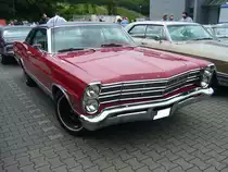 Ford 390 LTD Coupe des Modelljahres 1967. Der abgelichtete Ford ist im Farbton vintage burgundy lackiert. Der V8-motor leistet 319 PS aus 6390 cm³ Hubraum. Im Jahr 1967 war ein solches Coupe ab US$ 3677,00 zu haben. Oldtimertreffen Nordsternpark Gelsenkirchen am 24.06.2018.