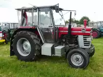 =MF 165, ausgestellt bei den Schlepperfreunden Auenberg im Mai 2018
