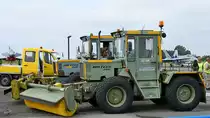 Zwei Schlepper MB-Trac 700 als Kehrmaschinen Anfang Juni 2018 in Aalborg.