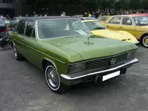 Opel Admiral B, gebaut von 1969 bis 1977. Die KAD-Baureihe (Kapitän, Admiral, Diplomat) stand ab März 1969 bei den Opel Händlern. Der Kapitän wurde bereits im Mai 1970 wieder eingestellt. Ab diesem Zeitpunkt war der Admiral das Basismodell dieser Baureihe. Ein solcher Admiral war bei seiner Markteinführung ab DM 14.720,00 zu haben. Der Sechszylinderreihenmotor hat einen Hubraum von 2874 cm³ und leistet 145 PS. Oldtimertreffen Nordsternpark Gelsenkirchen am 24.06.2018.
