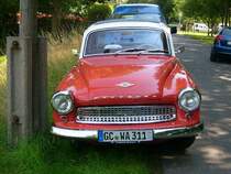 Wartburg 311 an der Zufahrtsstra�e zur Motocrossstrecke in Lugau auf der das Oldtimer und Schleppertreffen stattfand.