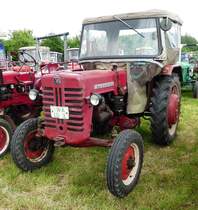 =IHC D 324, ausgestellt bei den Schlepperfreunden Auenberg im Mai 2018