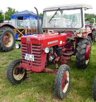 =IHC D 324, ausgestellt bei den Schlepperfreunden Auenberg im Mai 2018