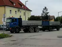 MAN 33.403 Kipper-Haengerzug hat sozusagen immer Vorrang; 180511