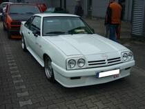 Opel Manta B 2.0E GSi. 1985 - 1988. Bei seinem Erscheinen schlug ein solcher Manta mit einem Kaufpreis von mindestens DM 21.840,00 zu Buche. Der Vierzylinderreihenmotor hat einen Hubraum von 1979 cm³ und leistet 110 PS bzw. mit dem auf Wunsch, ohne Aufpreis lieferbaren, ungeregelten Katalysator 107 PS. Oldtimertreffen Nordsternpark Gelsenkirchen am 24.06.2018.