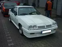 Opel Manta B 2.0E GSi. 1985 - 1988. Bei seinem Erscheinen schlug ein solcher Manta mit einem Kaufpreis von mindestens DM 21.840,00 zu Buche. Der Vierzylinderreihenmotor hat einen Hubraum von 1979 cm³ und leistet 110 PS bzw. mit dem auf Wunsch, ohne Aufpreis lieferbaren, ungeregelten Katalysator 107 PS. Oldtimertreffen Nordsternpark Gelsenkirchen am 24.06.2018.