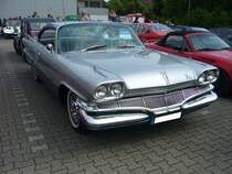 Dodge Polara fourdoor Sedan des Modelljahres 1960. Der V8-motor leistet 330 PS aus 6286 cm³ Hubraum. Oldtimertreffen Nordsternpark Gelsenkirchen am 24.06.2018.