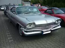 Dodge Polara fourdoor Sedan des Modelljahres 1960. Der V8-motor leistet 330 PS aus 6286 cm³ Hubraum. Oldtimertreffen Nordsternpark Gelsenkirchen am 24.06.2018.